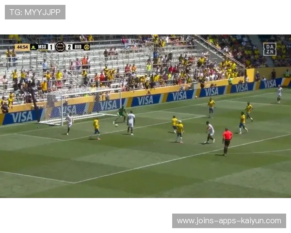 皇马贝林厄姆头球顶进破门